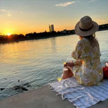 По Белграду