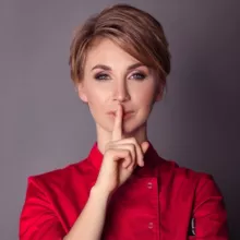 Кондитер рубит капусту