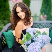 Miss Freni - цветущая жизнь.