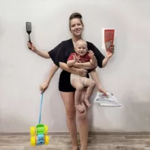 Мама на кухне