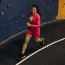 люба любит бегать