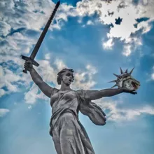 По рублю