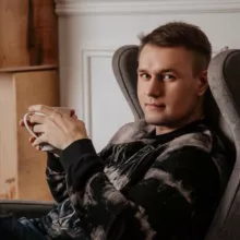 Станислав Тихонов