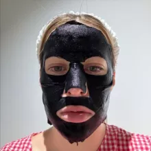 Даша ест