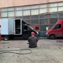 Подозрительно счастливый продюсер