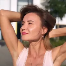 Источник с Юлией Кэтт