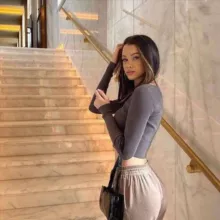 Настя дарит