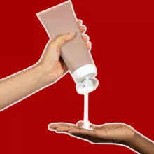 Руки в креме