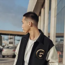 биткоин на запястье