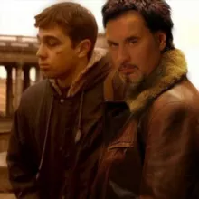 Брат, беги, я их задержу